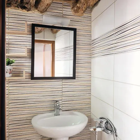 Joya Nyaraló Ájosz Léon