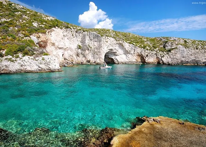 Joya * Agios Leon